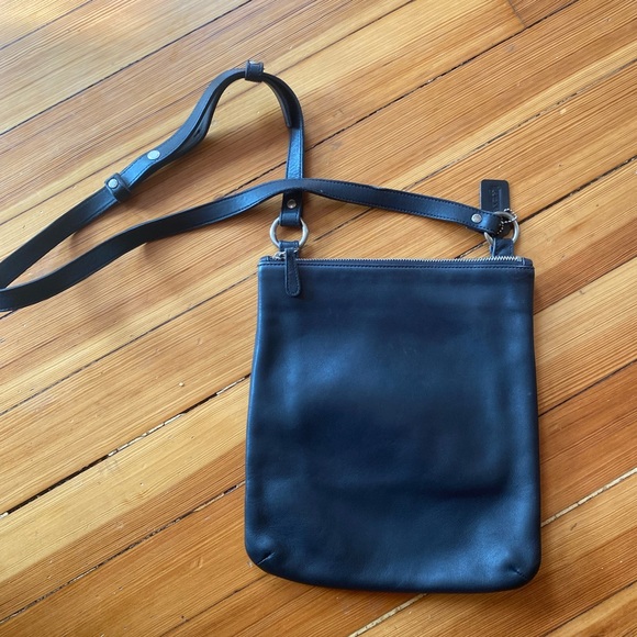 Vintage Coach 9457 flat black leather crossbody zip bag made in USA - Picture 1 of 10